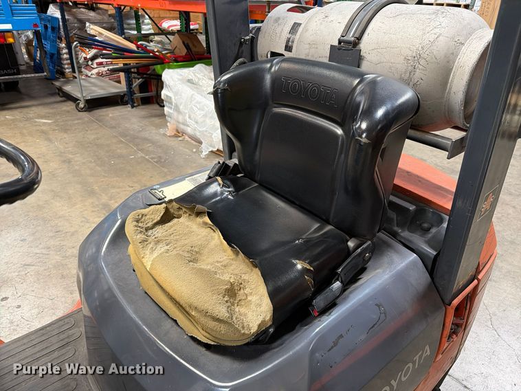 image for item FI2107 2001 Toyota 7FGU18 forklift