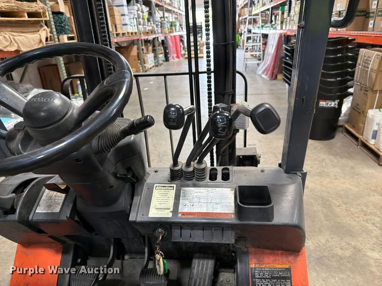 image for item FI2107 2001 Toyota 7FGU18 forklift