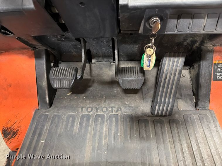 image for item FI2107 2001 Toyota 7FGU18 forklift