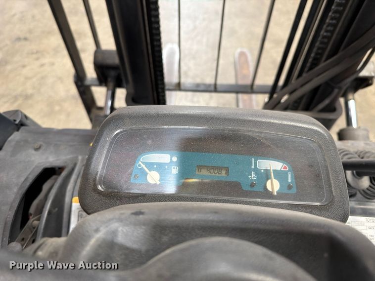 image for item FI2107 2001 Toyota 7FGU18 forklift