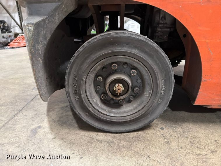 image for item FI2107 2001 Toyota 7FGU18 forklift