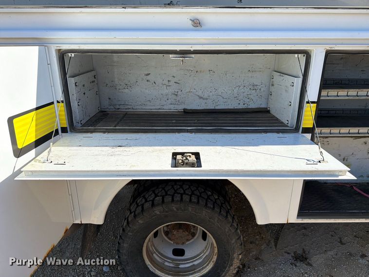 image for item FJ2031 2015 Ford F350 Super Duty utility bed pickup truck