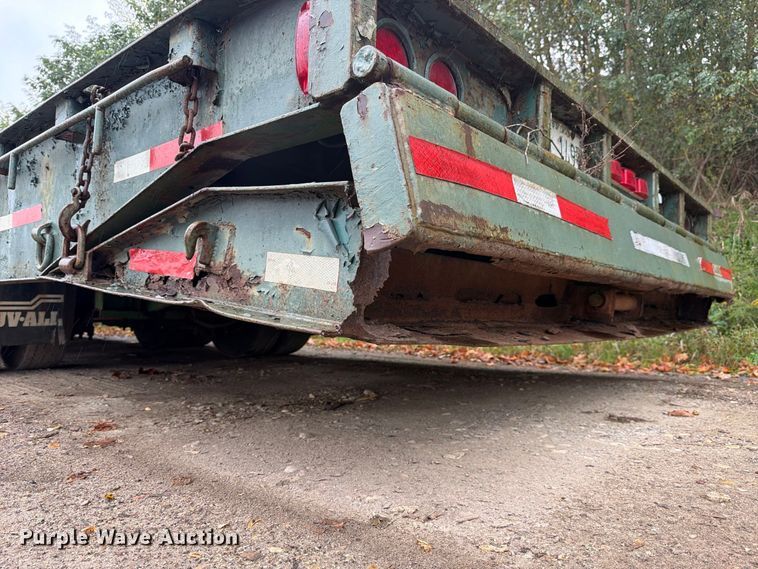 image for item FJ2049 1993 Wilson 4470 FT Muv-all drop deck hydraulic tail equipment trailer