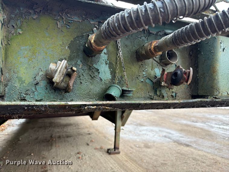 image for item FJ2049 1993 Wilson 4470 FT Muv-all drop deck hydraulic tail equipment trailer