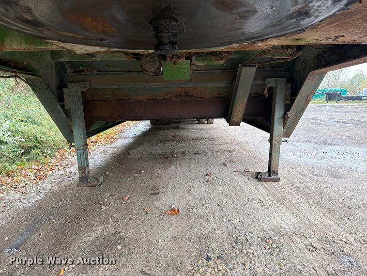 image for item FJ2049 1993 Wilson 4470 FT Muv-all drop deck hydraulic tail equipment trailer