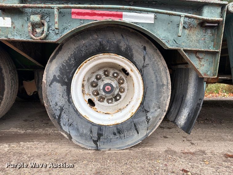 image for item FJ2049 1993 Wilson 4470 FT Muv-all drop deck hydraulic tail equipment trailer