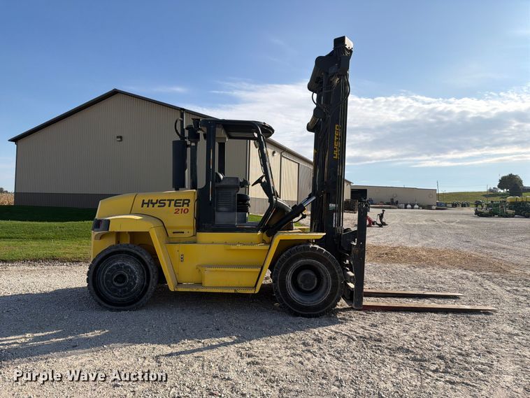 image for item FJ2068 2003 Hyster H210HD forklift