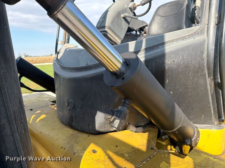 image for item FJ2068 2003 Hyster H210HD forklift