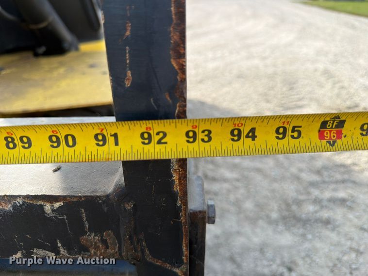 image for item FJ2068 2003 Hyster H210HD forklift