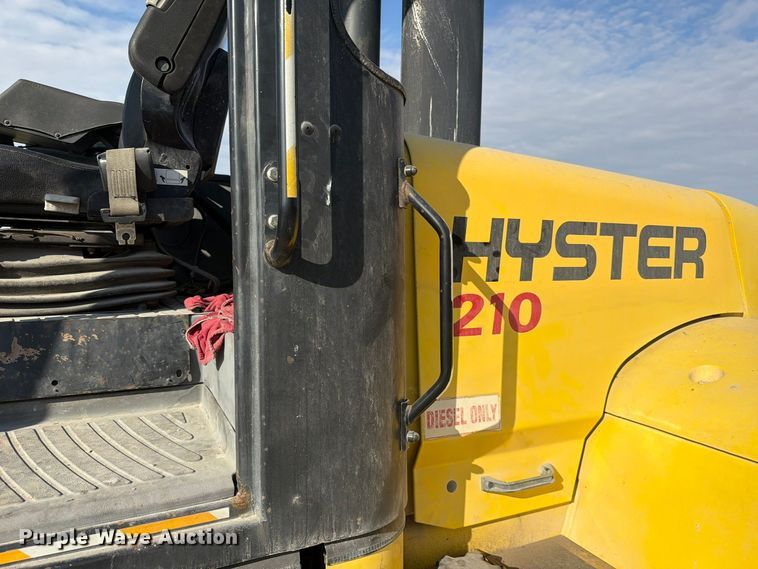 image for item FJ2068 2003 Hyster H210HD forklift