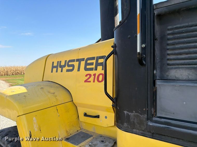 image for item FJ2068 2003 Hyster H210HD forklift