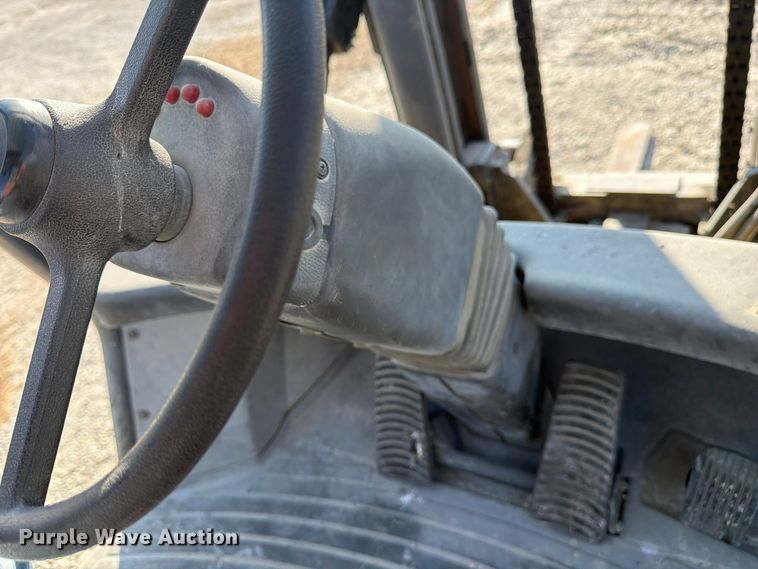 image for item FJ2068 2003 Hyster H210HD forklift