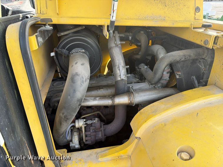 image for item FJ2068 2003 Hyster H210HD forklift