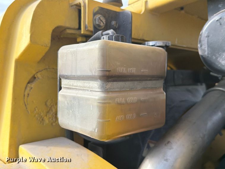 image for item FJ2068 2003 Hyster H210HD forklift
