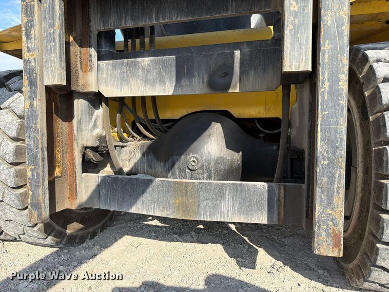 image for item FJ2068 2003 Hyster H210HD forklift