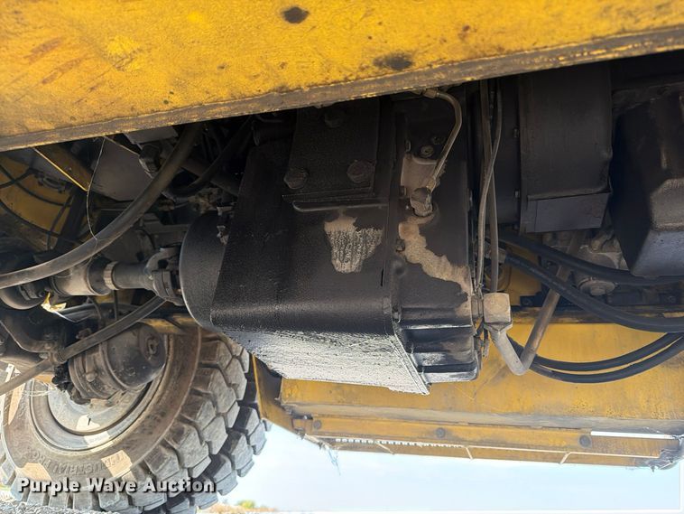 image for item FJ2068 2003 Hyster H210HD forklift