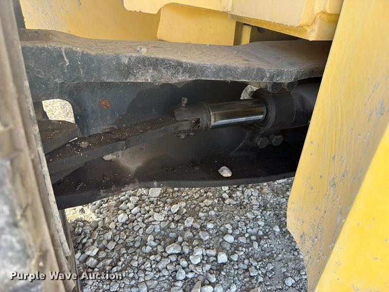 image for item FJ2068 2003 Hyster H210HD forklift