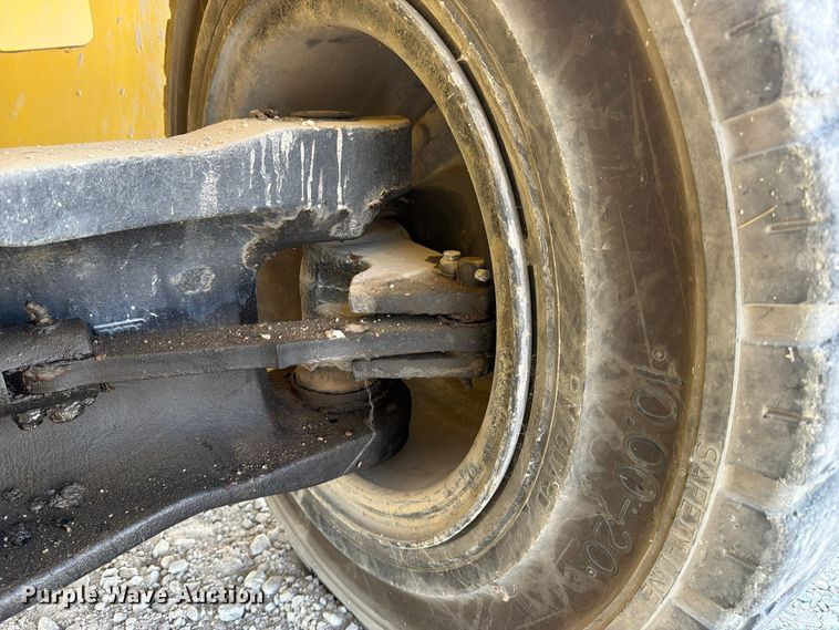 image for item FJ2068 2003 Hyster H210HD forklift