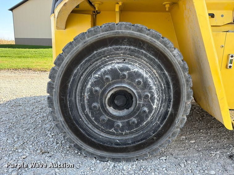 image for item FJ2068 2003 Hyster H210HD forklift