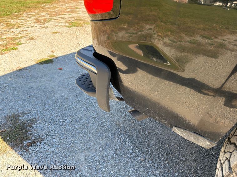 image for item FK2174 2015 Chevrolet Silverado 1500 Crew Cab pickup truck