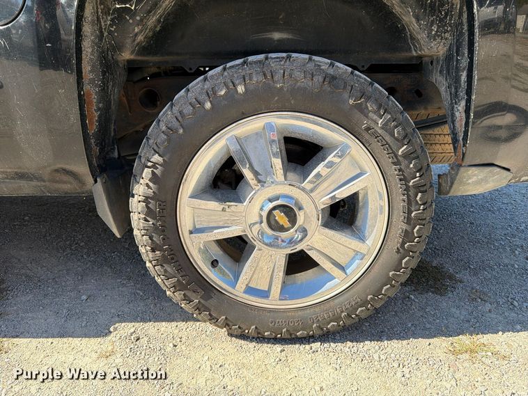image for item FK2174 2015 Chevrolet Silverado 1500 Crew Cab pickup truck