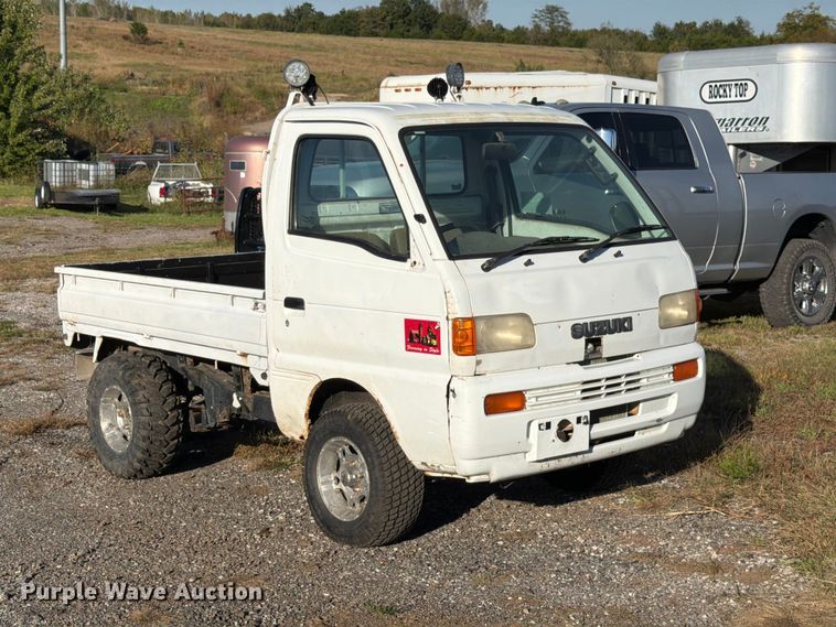 image for item FK3835 1996 Suzuki utility vehicle