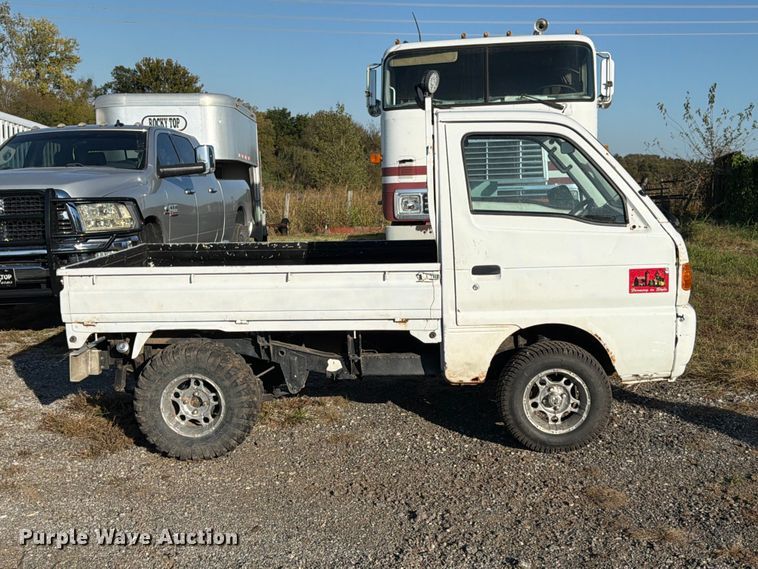 image for item FK3835 1996 Suzuki utility vehicle