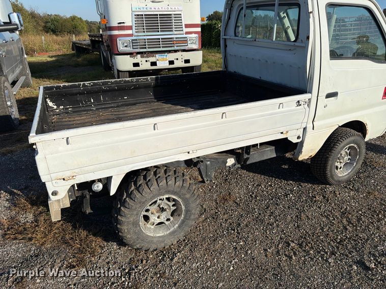 image for item FK3835 1996 Suzuki utility vehicle