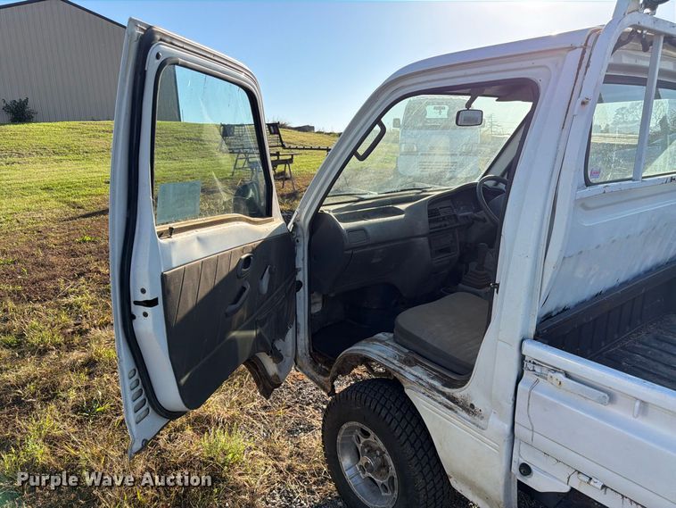 image for item FK3835 1996 Suzuki utility vehicle