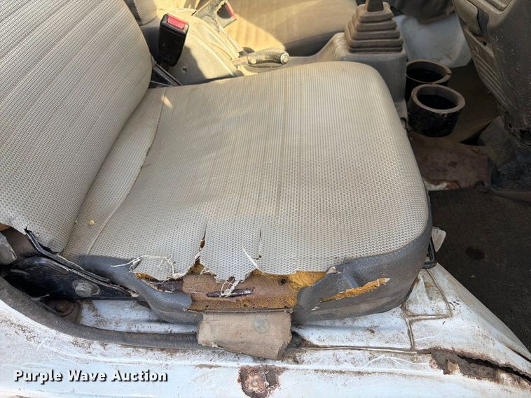 image for item FK3835 1996 Suzuki utility vehicle