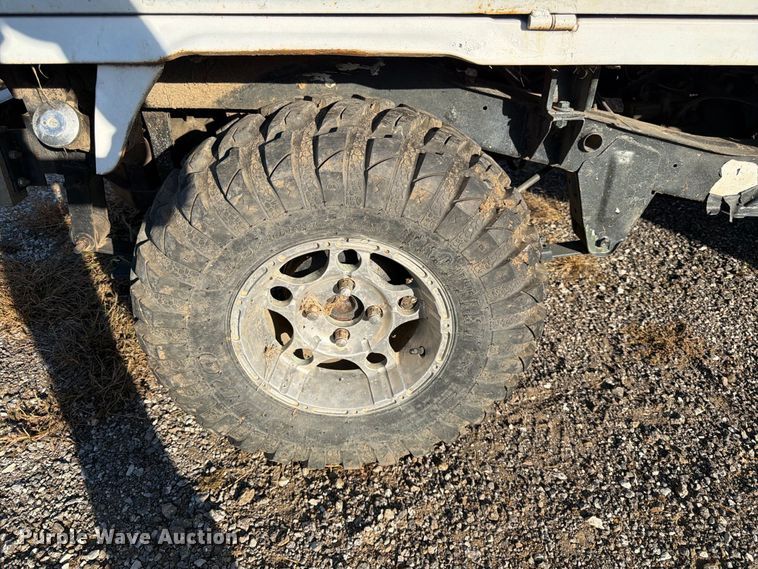 image for item FK3835 1996 Suzuki utility vehicle