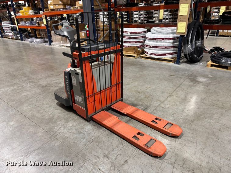 image for item FK3864 Toyota 8HBE30 order picker