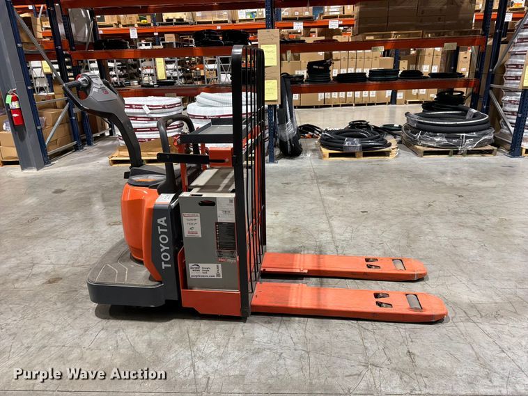 image for item FK3864 Toyota 8HBE30 order picker