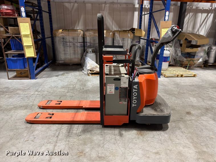 image for item FK3864 Toyota 8HBE30 order picker