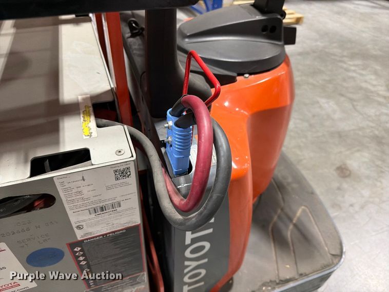 image for item FK3864 Toyota 8HBE30 order picker