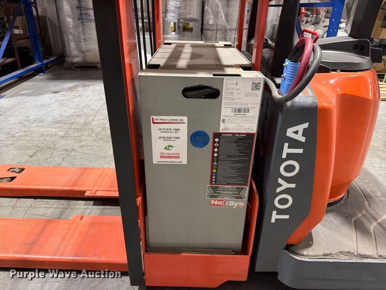 image for item FK3864 Toyota 8HBE30 order picker