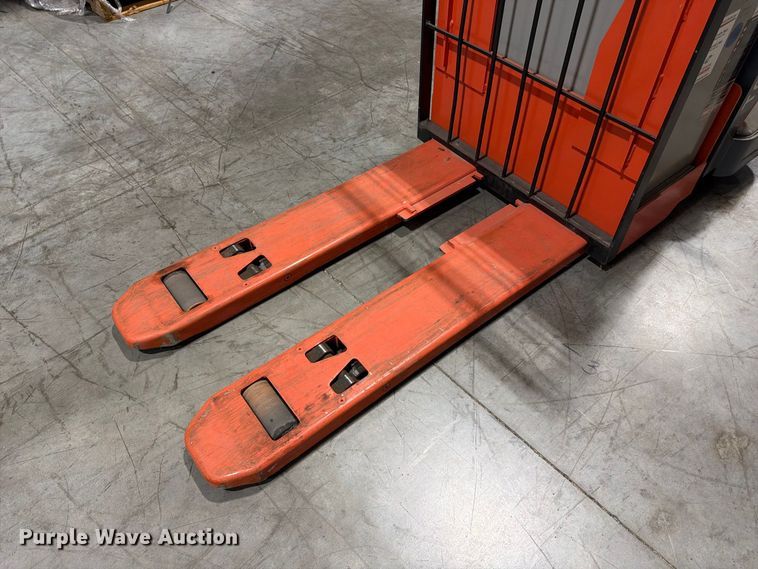 image for item FK3864 Toyota 8HBE30 order picker
