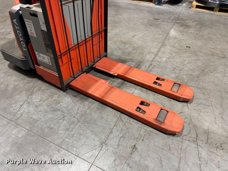 image for item FK3864 Toyota 8HBE30 order picker