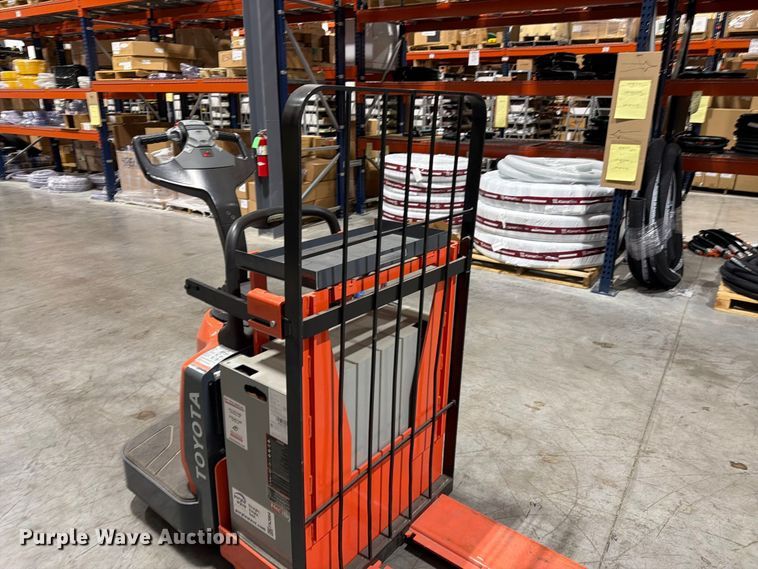 image for item FK3864 Toyota 8HBE30 order picker