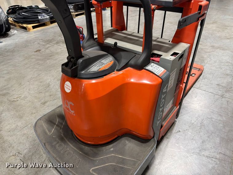image for item FK3864 Toyota 8HBE30 order picker
