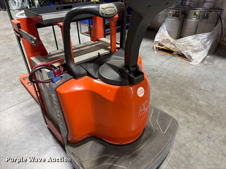 image for item FK3864 Toyota 8HBE30 order picker