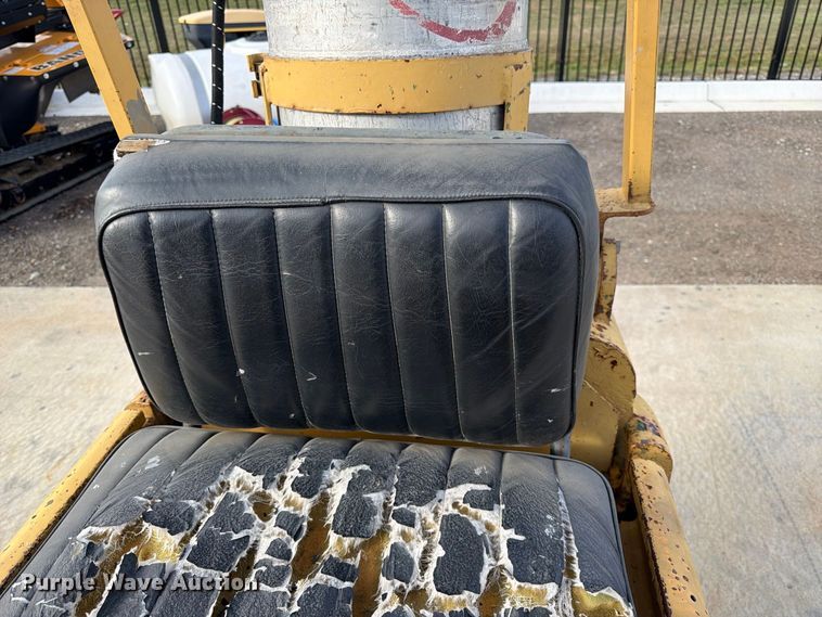 image for item FK3865 Allis-Chalmers FT 25-24 forklift