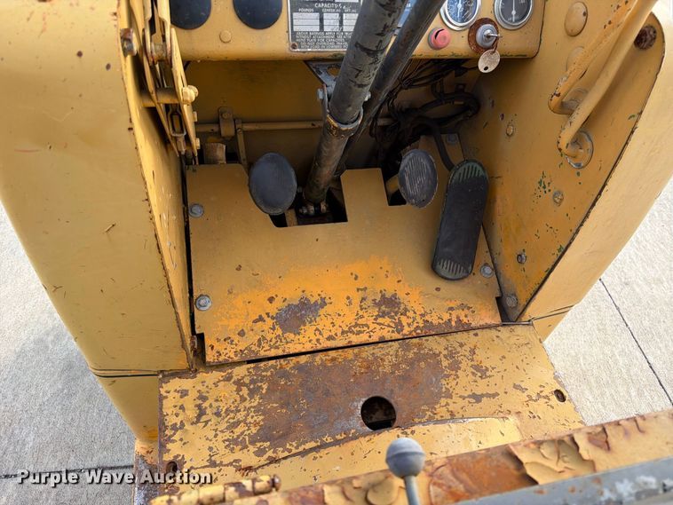 image for item FK3865 Allis-Chalmers FT 25-24 forklift