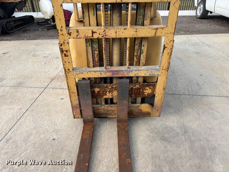 image for item FK3865 Allis-Chalmers FT 25-24 forklift