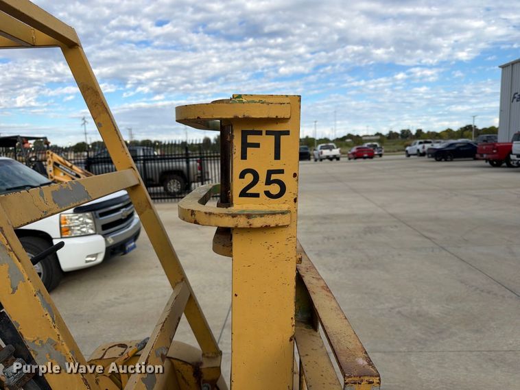 image for item FK3865 Allis-Chalmers FT 25-24 forklift