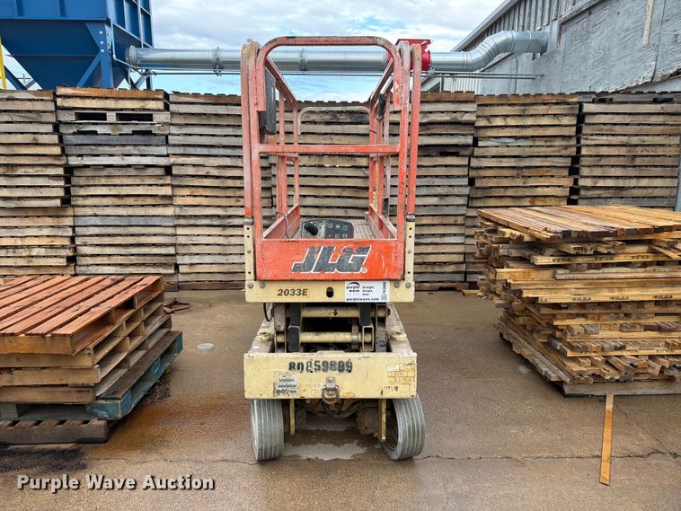 image for item FK3868 1999 JLG 2033E scissor lift