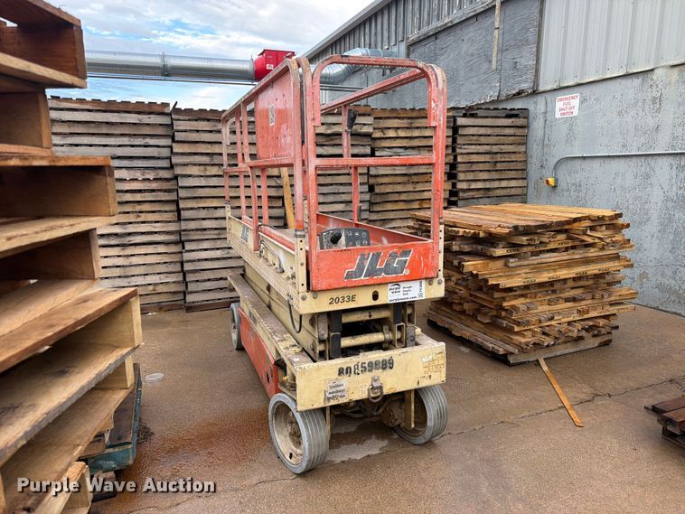 image for item FK3868 1999 JLG 2033E scissor lift