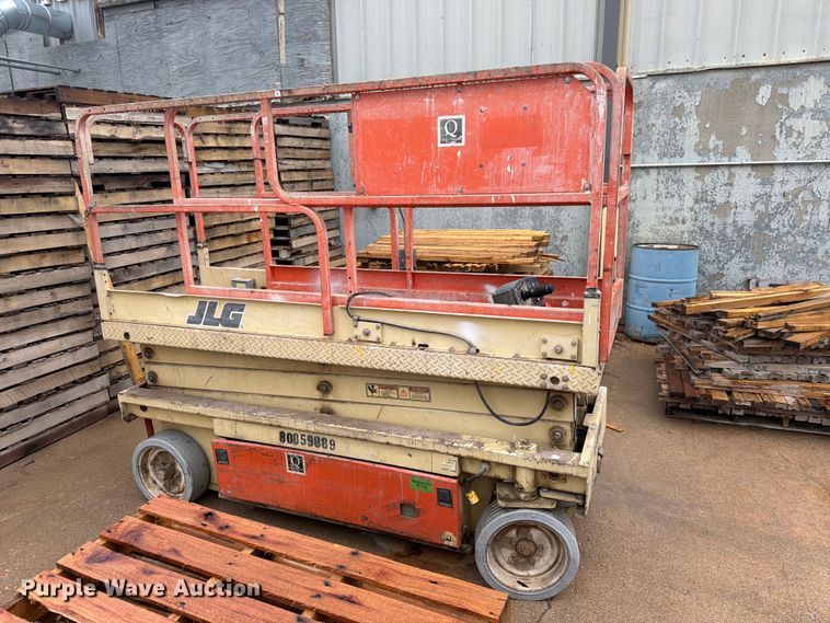 image for item FK3868 1999 JLG 2033E scissor lift