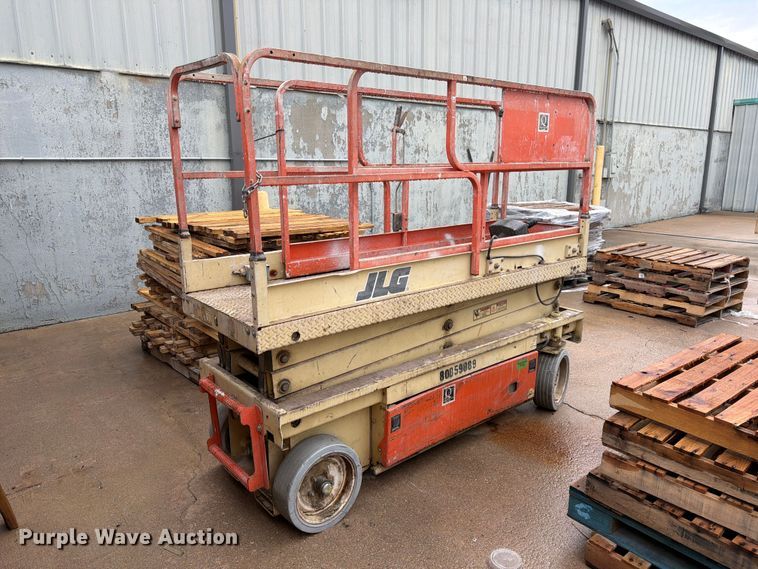 image for item FK3868 1999 JLG 2033E scissor lift