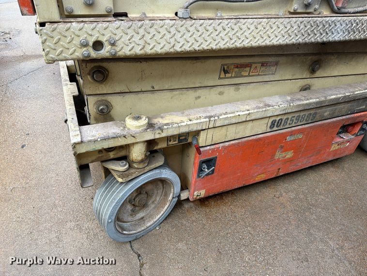 image for item FK3868 1999 JLG 2033E scissor lift